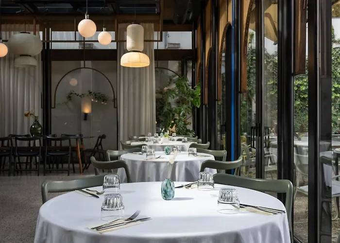 Pavilion Boutique Отель